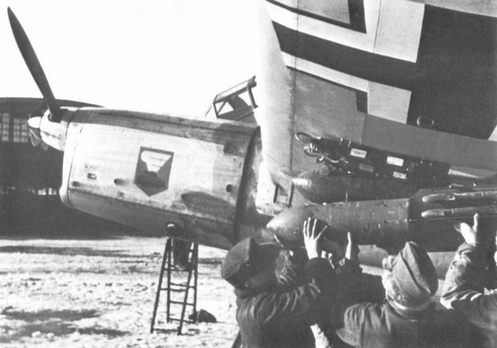 Fw 189 du 2. AufklGr. 31 équipé d'une bombe.jpg